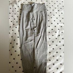 EUC Grey TNA leggings sz M